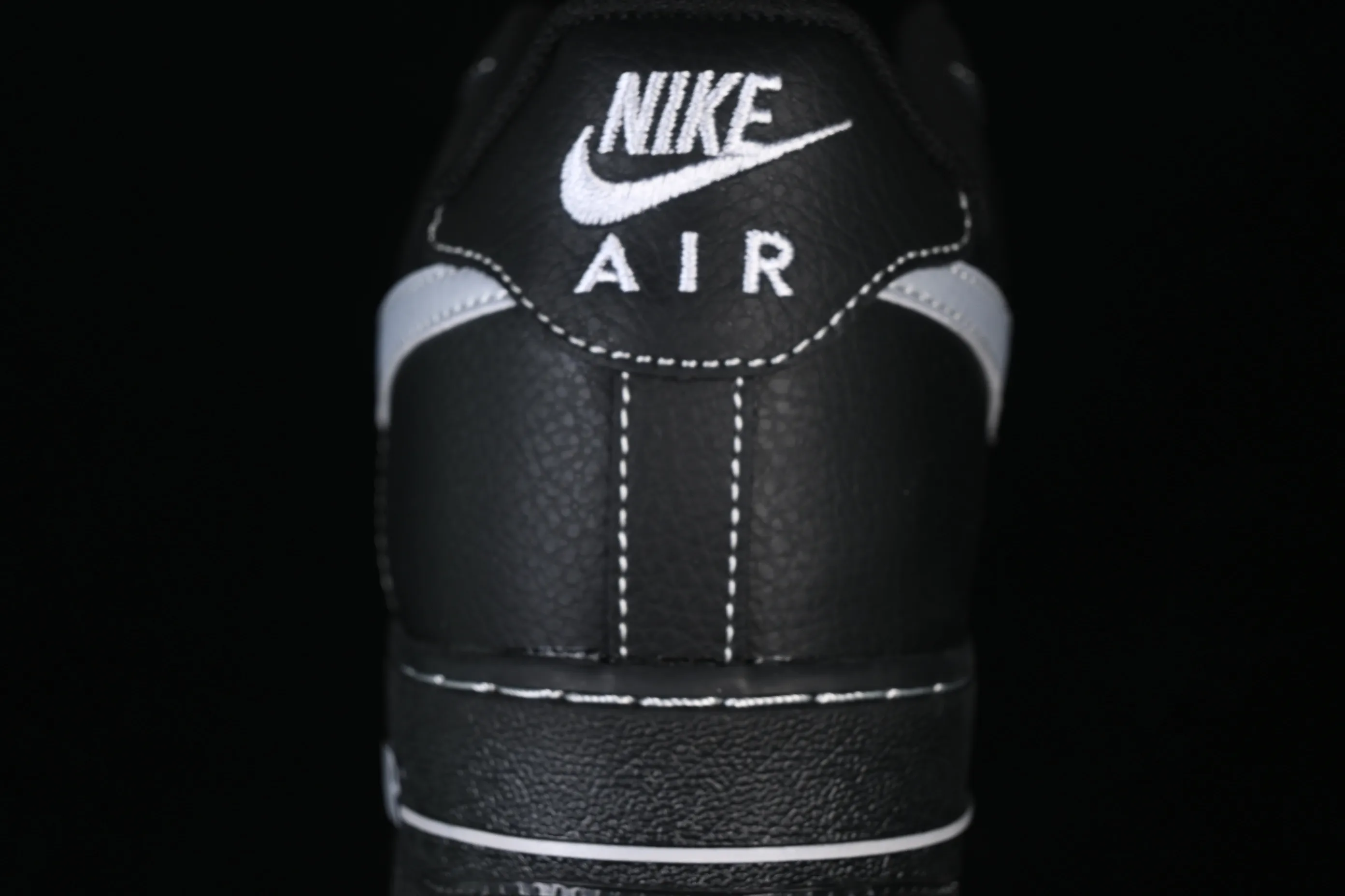 All categories Nk Air Force 1 Air Force series Nk Air Force 1 Low Air Force low-top Nike Air Force 1'07 Low black and silver small hook Air Force 1 low-top casual sneakers ZH0316-154